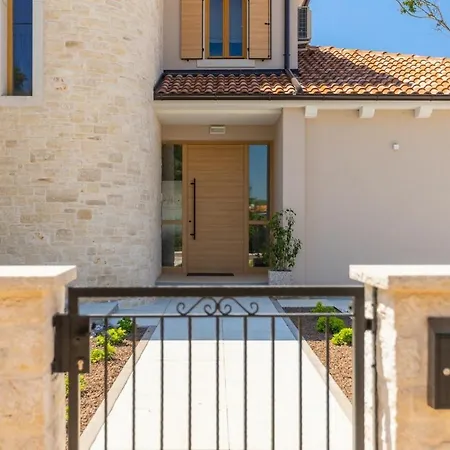 Abies In - Haus Fuer 8 Personen * רובינייסקו סלו